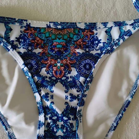 VENUS Tassel Tie-Side Bikini Bottom, size 4 - Picture 5 of 11